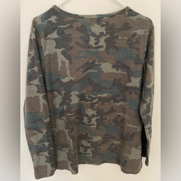 Francesca’s Camo Side Slit Long Sleeve Tee - Picture 6 of 7